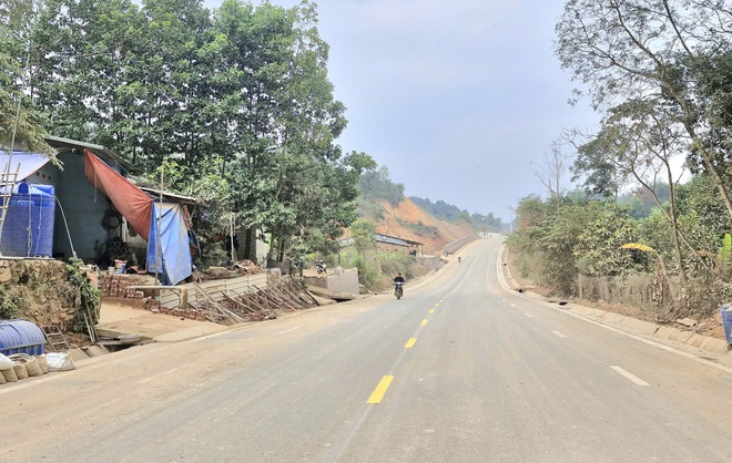 Cận cảnh tuyến tr&aacute;nh th&agrave;nh phố Cao Bằng trước ng&agrave;y về đ&iacute;ch- Ảnh 6.