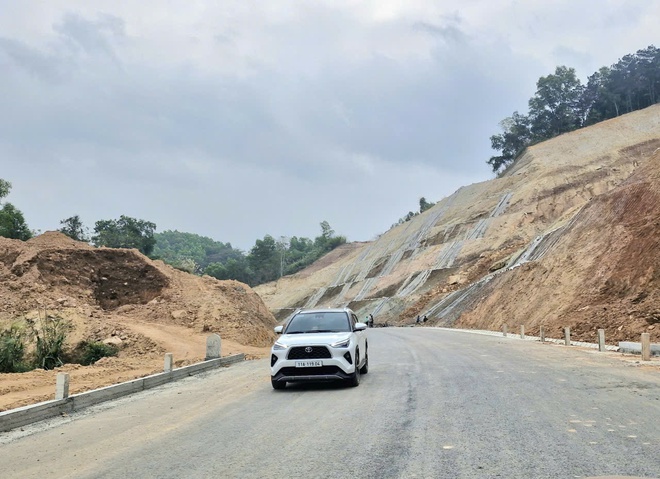 Cận cảnh tuyến tr&aacute;nh th&agrave;nh phố Cao Bằng trước ng&agrave;y về đ&iacute;ch- Ảnh 7.