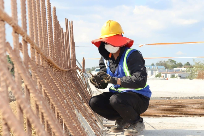 Tết không nghỉ trên công trường cao tốc, cầu lớn, sân bay Long Thành- Ảnh 2. Tết không nghỉ trên công trường cao tốc, cầu lớn, sân bay Long Thành- Ảnh 2.