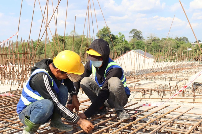 Tết không nghỉ trên công trường cao tốc, cầu lớn, sân bay Long Thành- Ảnh 3. Tết không nghỉ trên công trường cao tốc, cầu lớn, sân bay Long Thành- Ảnh 3.