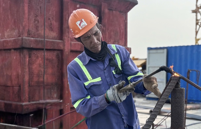 Tết không nghỉ trên công trường cao tốc, cầu lớn, sân bay Long Thành- Ảnh 7. Tết không nghỉ trên công trường cao tốc, cầu lớn, sân bay Long Thành- Ảnh 7.