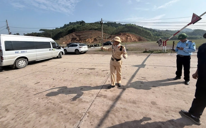 CSGT Bắc Ninh xử lý nghiêm vi phạm, bảo đảm ATGT cho lễ hội xuân- Ảnh 3. CSGT Bắc Ninh xử lý nghiêm vi phạm, bảo đảm ATGT cho lễ hội xuân- Ảnh 3.