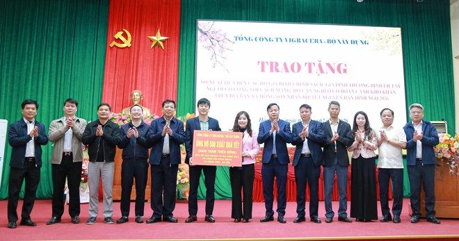 Viglacera trao tặng qu&agrave; hỗ trợ người d&acirc;n x&atilde; Hồng Sơn v&agrave; Ph&uacute;c Sơn (H&agrave; Nội)- Ảnh 3.