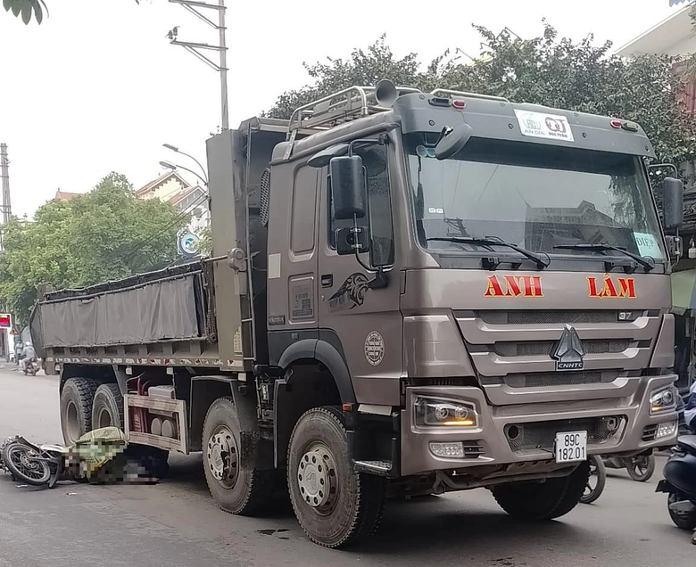 Va chạm với xe "hổ vồ", 1 người tử vong  - Ảnh 1.