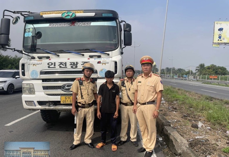 Bắt giữ đối tượng trộm xe ben chạy trốn về miền T&acirc;y - Ảnh 1.