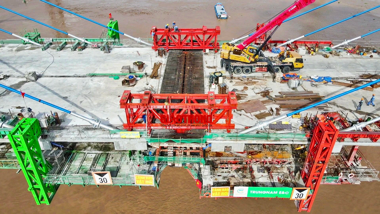 Cầu Mỹ Thuận 2 hợp long sớm 1 th&aacute;ng so kế hoạch - Ảnh 4.