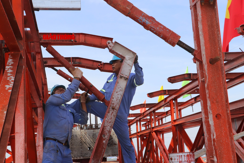 Cầu Mỹ Thuận 2 hợp long sớm 1 th&aacute;ng so kế hoạch - Ảnh 6.