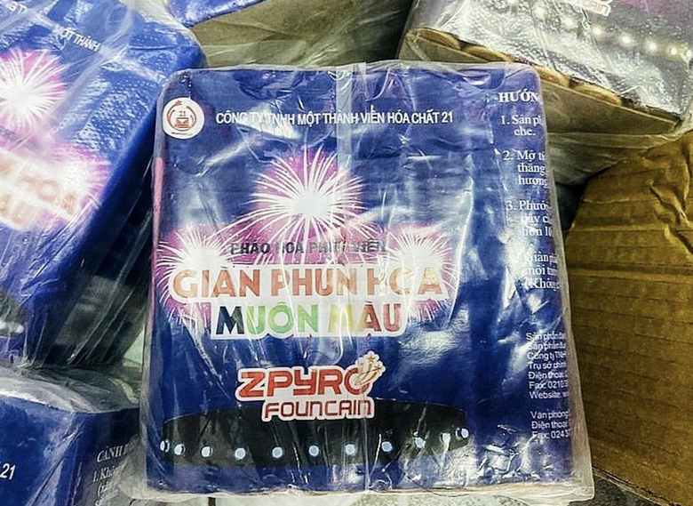 Phát hiện gần 1.500 ống pháo hoa Z121 giả - Ảnh 1. Phát hiện gần 1.500 ống pháo hoa Z121 giả - Ảnh 1.