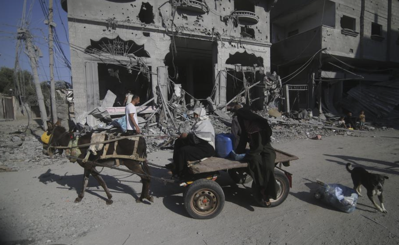 Giờ cảnh b&aacute;o tấn c&ocirc;ng cận k&egrave;, h&agrave;ng ngh&igrave;n người ở Gaza lũ lượt sơ t&aacute;n - Ảnh 2.