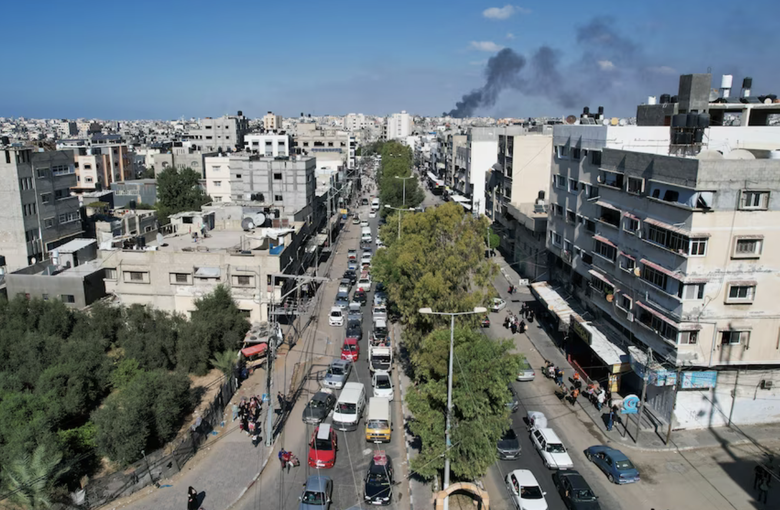 Giờ cảnh b&aacute;o tấn c&ocirc;ng cận k&egrave;, h&agrave;ng ngh&igrave;n người ở Gaza lũ lượt sơ t&aacute;n - Ảnh 7.