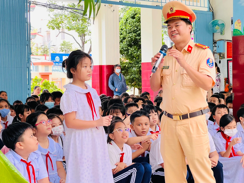 Cần Thơ: Đem kiến thức an toàn giao thông đến các trường học - Ảnh 1. Cần Thơ: Đem kiến thức an toàn giao thông đến các trường học - Ảnh 1.