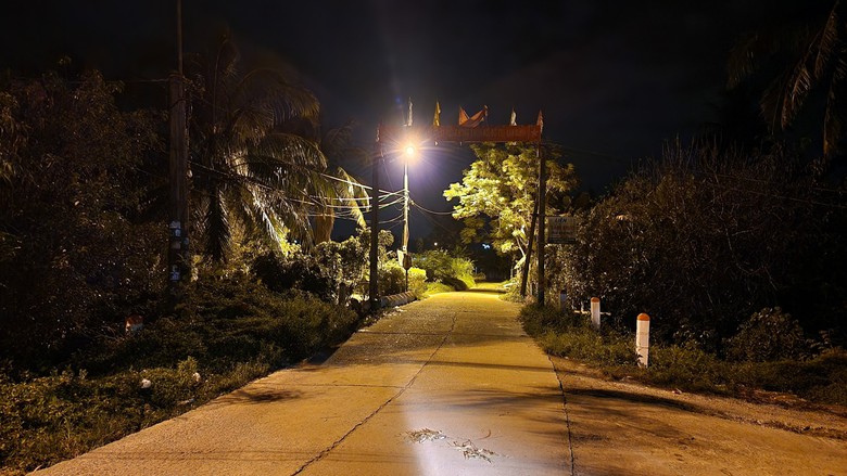 Bão lòng trong căn nhà nhỏ giữa làng chài đêm khuya - Ảnh 1. Bão lòng trong căn nhà nhỏ giữa làng chài đêm khuya - Ảnh 1.