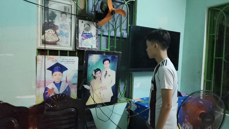 Bão lòng trong căn nhà nhỏ giữa làng chài đêm khuya - Ảnh 7. Bão lòng trong căn nhà nhỏ giữa làng chài đêm khuya - Ảnh 7.