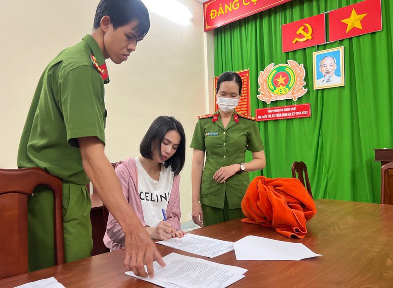C&ocirc;ng an TP.HCM khởi tố, bắt tạm giam người mẫu Ngọc Trinh - Ảnh 1.