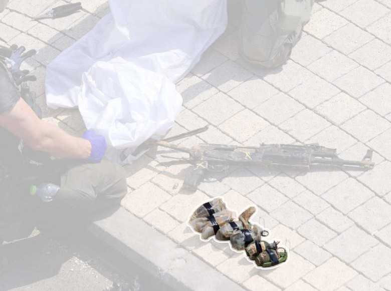 M&aacute;y ủi, d&ugrave; lượn, AK-47 - Kh&aacute;m ph&aacute; kho vũ kh&iacute; "ma qu&aacute;i" của Hamas khiến Israel bất ngờ! - Ảnh 4.