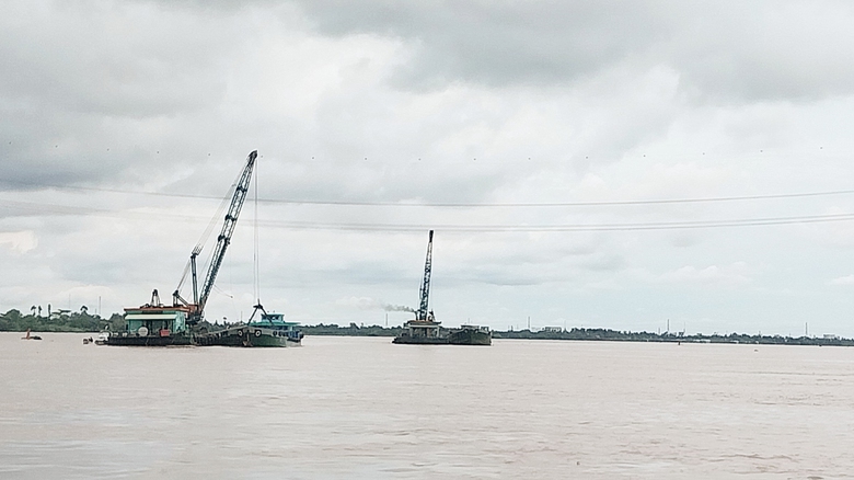 Mỏ c&aacute;t đặc th&ugrave; l&agrave;m cao tốc đang khai th&aacute;c thế n&agrave;o? - Ảnh 2.