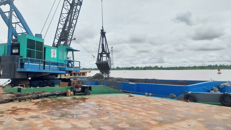 Mỏ c&aacute;t đặc th&ugrave; l&agrave;m cao tốc đang khai th&aacute;c thế n&agrave;o? - Ảnh 1.