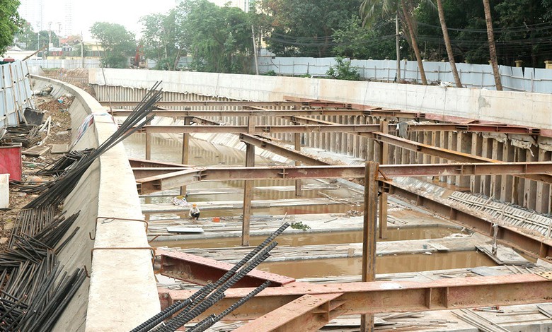 Hà Nội phân luồng thi công, xe tải qua Đại lộ Thăng Long cần lưu ý gì? - Ảnh 1. Hà Nội phân luồng thi công, xe tải qua Đại lộ Thăng Long cần lưu ý gì? - Ảnh 1.