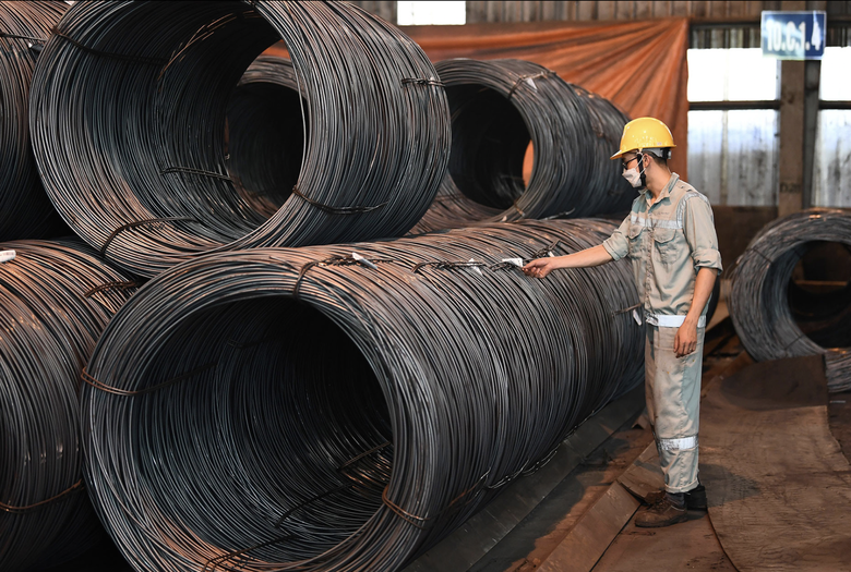 Ti&ecirc;u thụ "ấm" l&ecirc;n, gi&aacute; th&eacute;p c&oacute; tăng cao v&agrave;o cuối năm? - Ảnh 1.