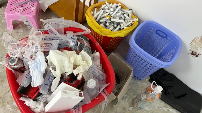 Bắt quả tang cô gái 9X không bằng cấp nâng ngực cho khách - Ảnh 2. Bắt quả tang cô gái 9X không bằng cấp nâng ngực cho khách - Ảnh 2.