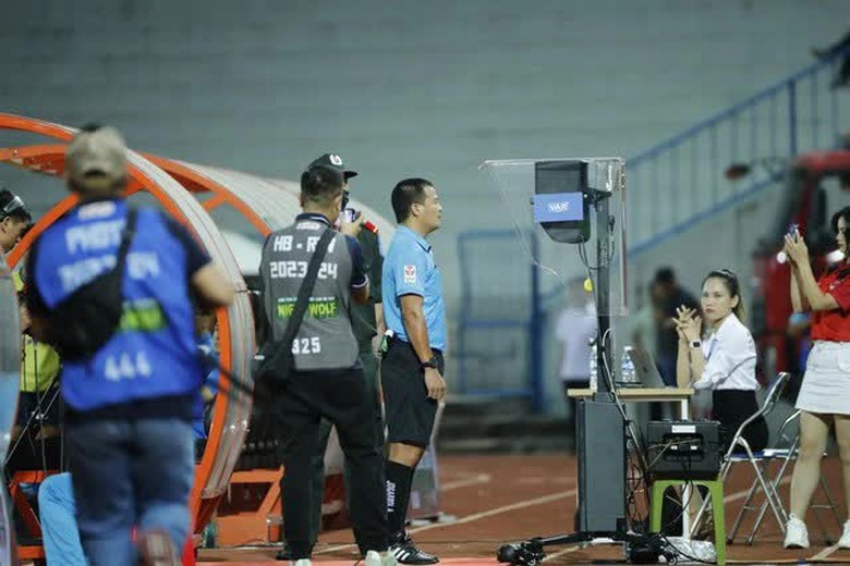 Lớp trọng t&agrave;i VAR kh&oacute;a 2 đ&atilde; ho&agrave;n th&agrave;nh bước đ&agrave;o tạo l&yacute; thuyết đầu ti&ecirc;n - Ảnh 1.