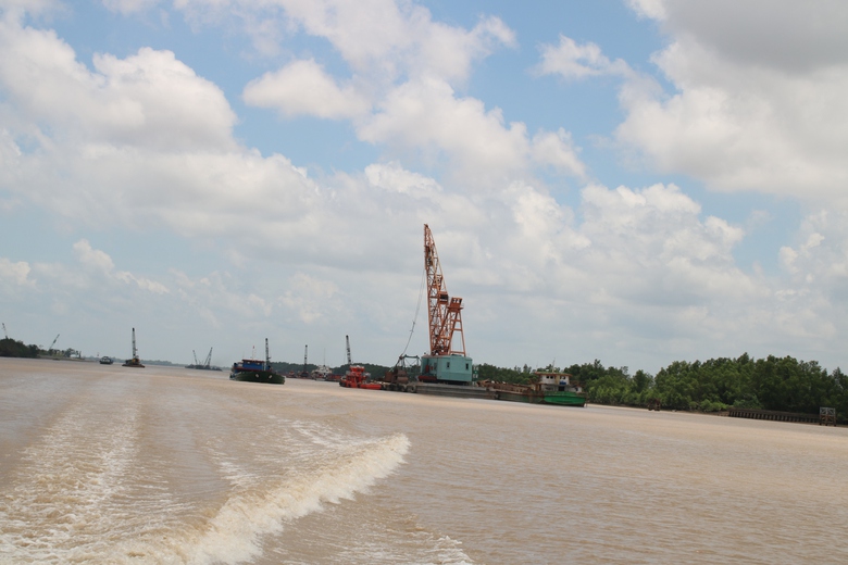 Ho&agrave;n tất việc nạo v&eacute;t duy tu luồng s&ocirc;ng Hậu  - Ảnh 1.