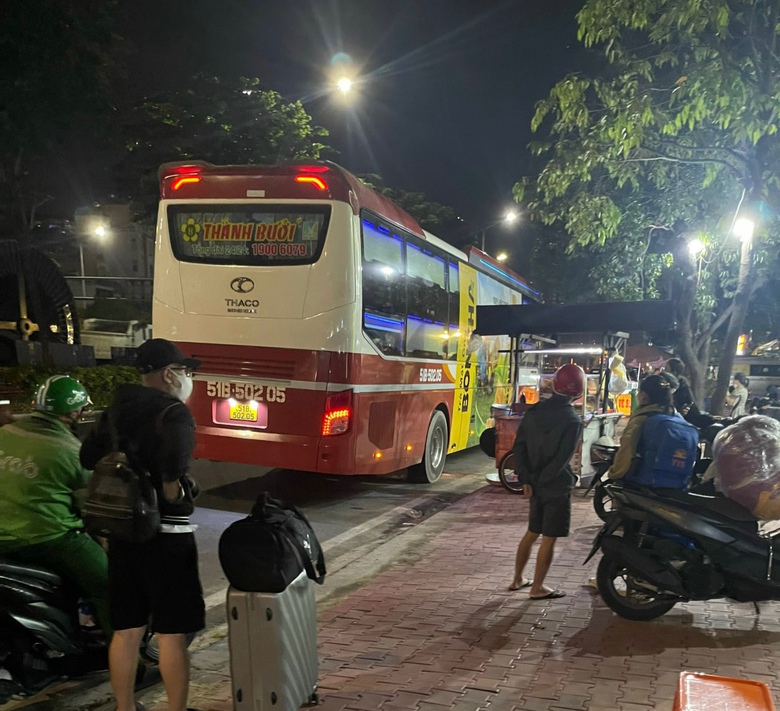 Ba bến lậu trong nội đ&ocirc; của nh&agrave; xe Th&agrave;nh Bưởi vẫn hoạt động th&acirc;u đ&ecirc;m - Ảnh 1.