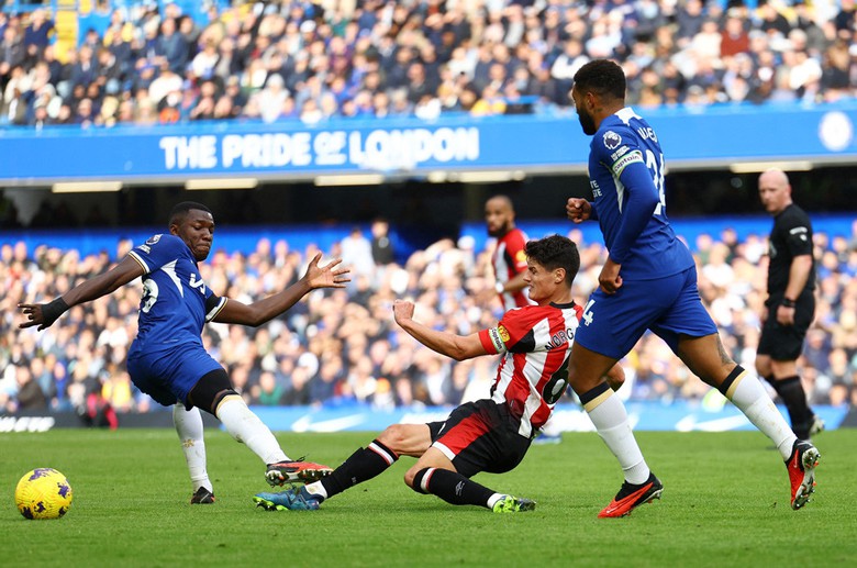 H&agrave;ng ngh&igrave;n CĐV Chelsea bỏ về trong ng&agrave;y đội nh&agrave; thua muối mặt trước Brentford - Ảnh 1.