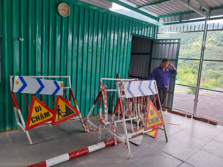 H&agrave;ng loạt h&agrave;ng qu&aacute;n chiếm đất rừng x&acirc;y c&ocirc;ng tr&igrave;nh tr&aacute;i ph&eacute;p tr&ecirc;n đ&egrave;o Ngoạn Mục - Ảnh 4.