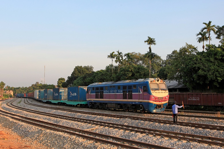 Đề xuất loạt cơ chế đặc thù làm đường sắt Lào Cai - Hà Nội - Hải Phòng- Ảnh 2. Đề xuất loạt cơ chế đặc thù làm đường sắt Lào Cai - Hà Nội - Hải Phòng- Ảnh 2.