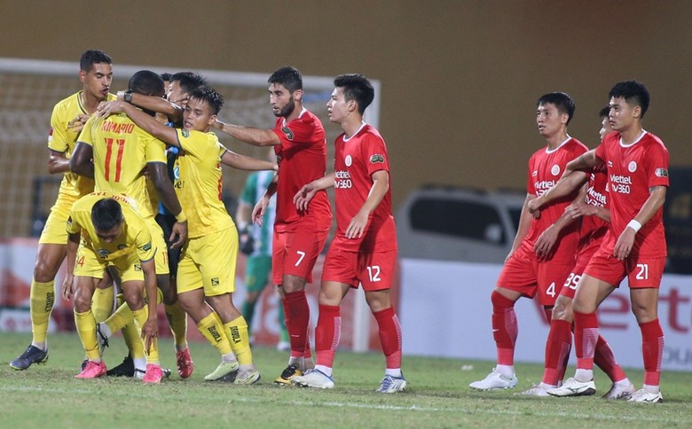 Trưởng ban trọng t&agrave;i VFF l&ecirc;n tiếng vụ &ldquo;bẻ c&ograve;i&rdquo; khiến CĐV Thanh H&oacute;a phẫn nộ - Ảnh 1.