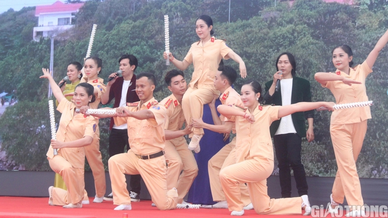 Cà Mau ngày hội thanh niên với văn hóa giao thông - Ảnh 4. Cà Mau ngày hội thanh niên với văn hóa giao thông - Ảnh 4.