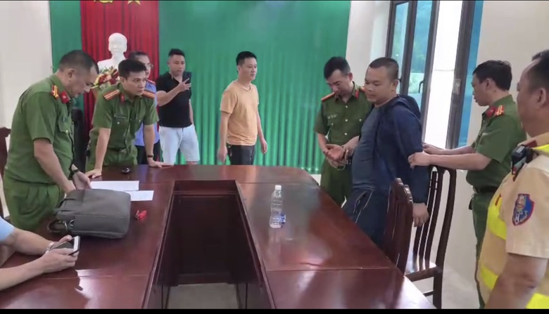 H&agrave; Giang: Khởi tố t&agrave;i xế uống rượu, chở qu&aacute; tải lăng mạ CSGT, l&aacute;i xe chắn ngang QL2 - Ảnh 1.