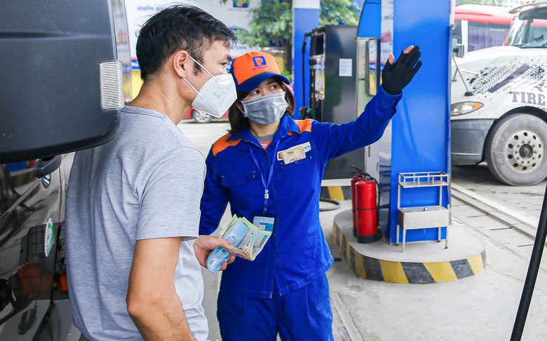 Ng&acirc;n h&agrave;ng hết đường cấn nợ từ t&agrave;i khoản quỹ b&igrave;nh ổn xăng dầu