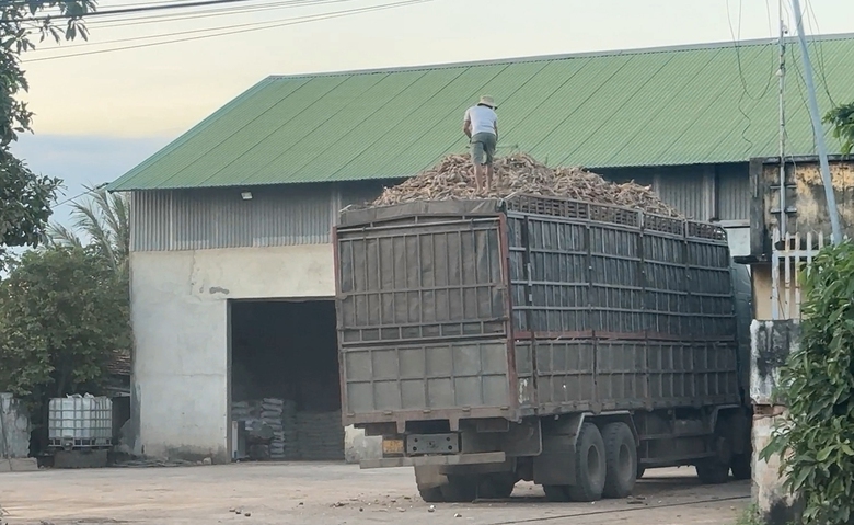 Xe cơi nới, c&oacute; dấu hiệu tải v&ocirc; tư hoạt động giữa cao điểm ở Đắk Lắk - Ảnh 4.