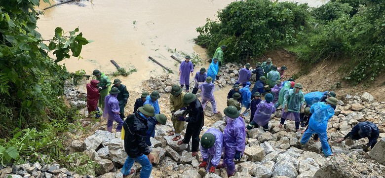 Th&ocirc;ng tuyến đường sắt Bắc - Nam sau sự cố sạt lở, nhiều tuyến quốc lộ qua H&agrave; Tĩnh nước r&uacute;t - Ảnh 1.