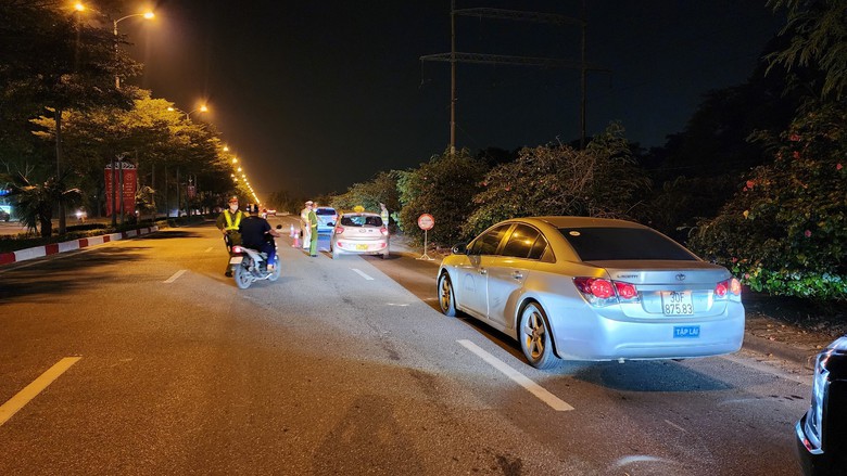 Tài xế ô tô vi phạm nồng độ cồn đề nghị “tạo điều kiện” vì sợ vợ mắng - Ảnh 1. Tài xế ô tô vi phạm nồng độ cồn đề nghị “tạo điều kiện” vì sợ vợ mắng - Ảnh 1.