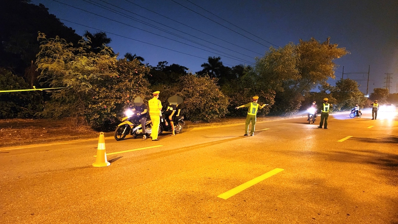 Tài xế ô tô vi phạm nồng độ cồn đề nghị “tạo điều kiện” vì sợ vợ mắng - Ảnh 14. Tài xế ô tô vi phạm nồng độ cồn đề nghị “tạo điều kiện” vì sợ vợ mắng - Ảnh 14.