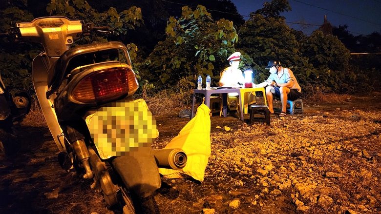 Tài xế ô tô vi phạm nồng độ cồn đề nghị “tạo điều kiện” vì sợ vợ mắng - Ảnh 7. Tài xế ô tô vi phạm nồng độ cồn đề nghị “tạo điều kiện” vì sợ vợ mắng - Ảnh 7.