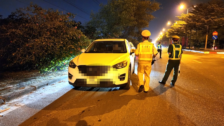 Tài xế ô tô vi phạm nồng độ cồn đề nghị “tạo điều kiện” vì sợ vợ mắng - Ảnh 8. Tài xế ô tô vi phạm nồng độ cồn đề nghị “tạo điều kiện” vì sợ vợ mắng - Ảnh 8.