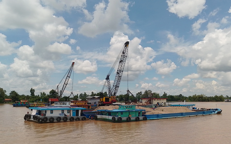 Lắp camera gi&aacute;m s&aacute;t c&aacute;c mỏ vật liệu l&agrave;m cao tốc ở miền T&acirc;y