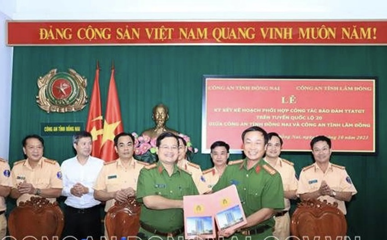 C&ocirc;ng an Đồng Nai v&agrave; L&acirc;m Đồng phối hợp k&eacute;o giảm tai nạn giao th&ocirc;ng tr&ecirc;n QL20 - Ảnh 1.