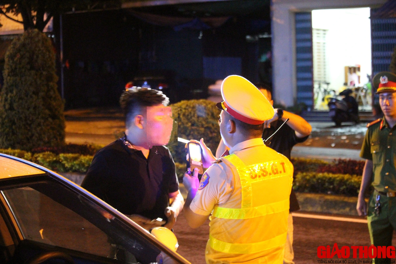 Phạt hơn 145 triệu 3 tài xế vi phạm nồng độ cồn mức kịch khung ở Quảng Trị - Ảnh 1. Phạt hơn 145 triệu 3 tài xế vi phạm nồng độ cồn mức kịch khung ở Quảng Trị - Ảnh 1.