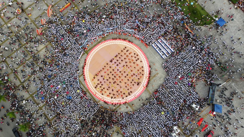 H&agrave;ng ngh&igrave;n người vỡ o&agrave; khi L&ecirc; Xu&acirc;n Mạnh v&ocirc; địch Olympia 23 - Ảnh 1.