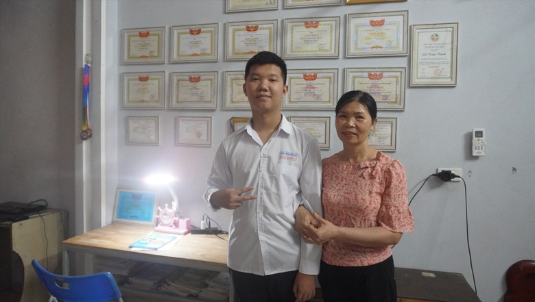 H&agrave;ng ngh&igrave;n người vỡ o&agrave; khi L&ecirc; Xu&acirc;n Mạnh v&ocirc; địch Olympia 23 - Ảnh 4.