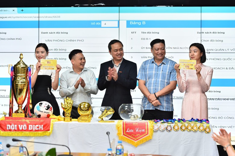 200 triệu tiền thưởng ở Giải b&oacute;ng đ&aacute; c&aacute;c quan Trung ương mở rộng - Ảnh 1.