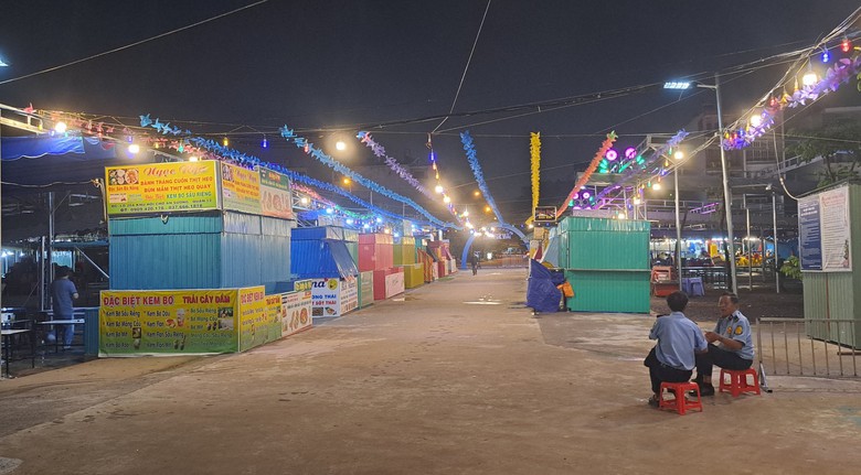 V&igrave; kh&ocirc;ng được quy hoạch b&agrave;i bản, khu chợ đ&ecirc;m An Sương hoạt động được một thời gian ngắn th&igrave; trở n&ecirc;n đ&igrave;u hiu