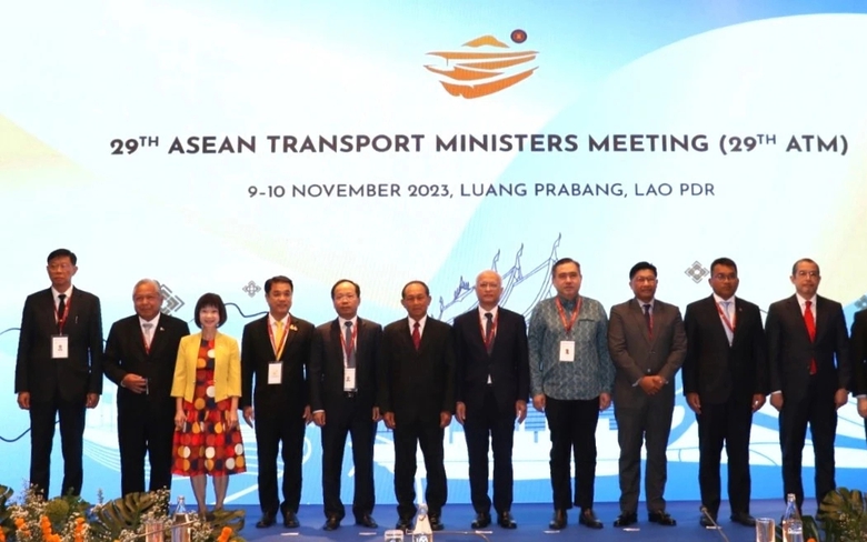 Hội nghị Bộ trưởng GTVT ASEAN: Th&uacute;c đẩy hợp t&aacute;c to&agrave;n diện, vận tải xuy&ecirc;n bi&ecirc;n giới