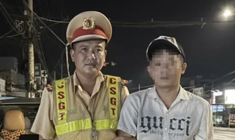 Khởi tố bắt tạm giam tài xế sử dụng và tàng trữ ma túy trên xe - Ảnh 1. Khởi tố bắt tạm giam tài xế sử dụng và tàng trữ ma túy trên xe - Ảnh 1.