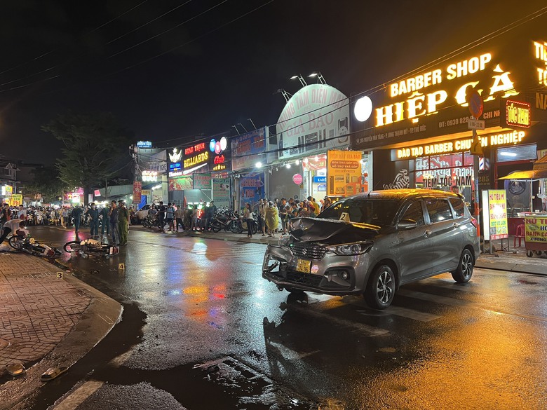 TP.HCM: &Ocirc; t&ocirc; t&ocirc;ng li&ecirc;n ho&agrave;n, c&ocirc; g&aacute;i trẻ tử vong, 2 người bị thương - Ảnh 4.